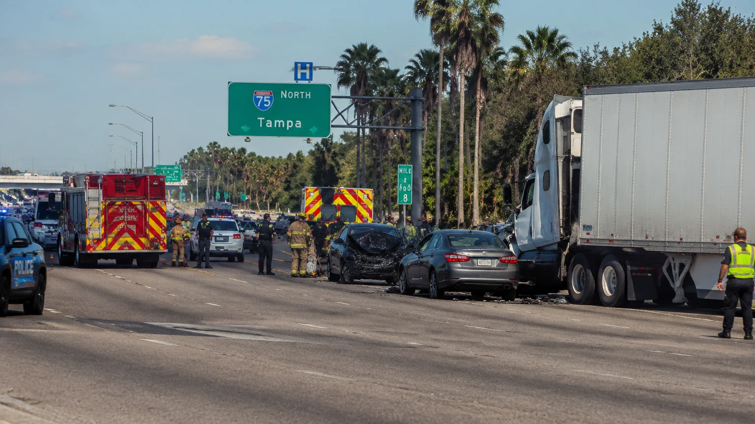 Fatal I-75 crash Tampa 2026 scene with emergency vehicles
