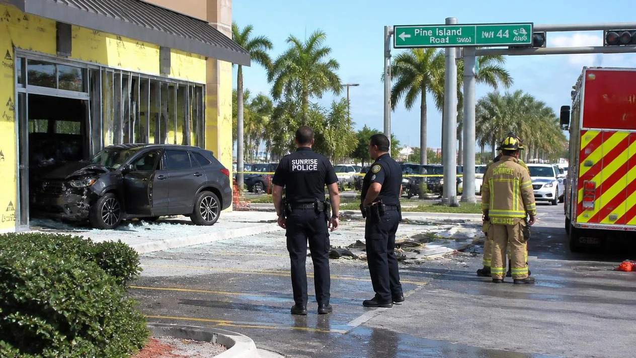 Sunrise building crash 2026 near Pine Island Road